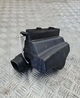 Volkswagen Jetta V Air intake duct part 1KD805962