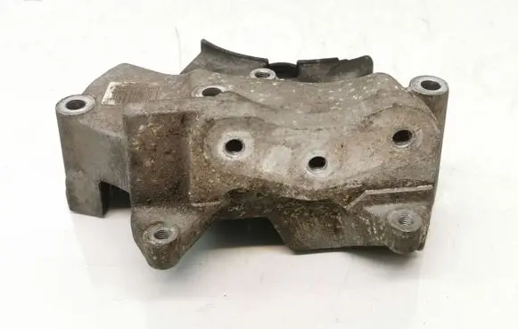 Opel Vectra C Engine mounting bracket 55210530 B813