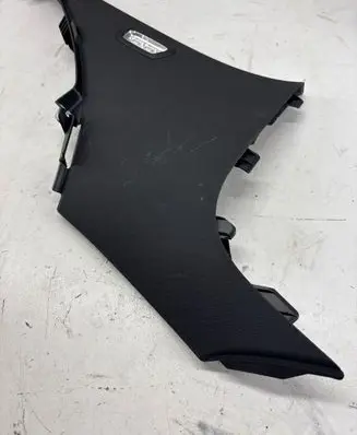 (D)pillar trim (top)