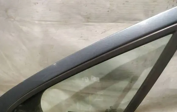 Peugeot 407 Front door vent window glass four-door as2