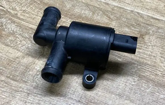 Audi A4 S4 B7 8E 8H Electric auxiliary coolant/water pump 4HO121671D