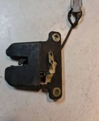 Audi 80 90 B3 Tailgate/trunk/boot lock/catch/latch 8A5827505B