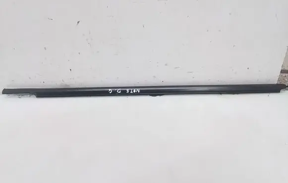 Nissan Note (E11) Rear door glass trim molding
