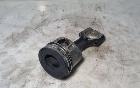 Mercedes-Benz E W211 Piston with connecting rod