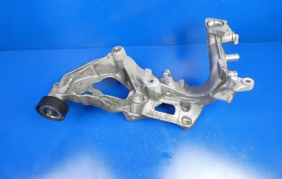 Mercedes-Benz GLA W156 X156 Generator/alternator bracket A6512011709