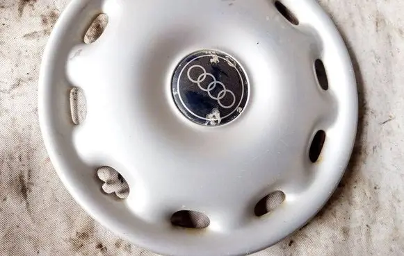 Audi 100 S4 C4 R15 wheel hub/cap/trim 8A0601147A