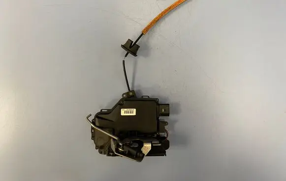 Audi A4 S4 B7 8E 8H Rear door lock 8E0839016C