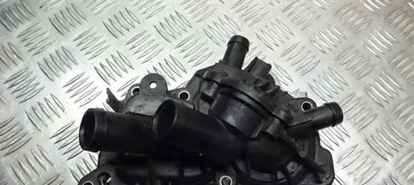 Volkswagen Jetta VI Water pump 04E121600AD