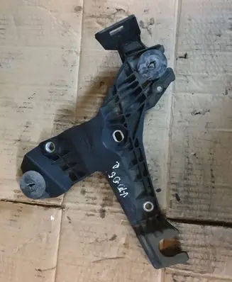 Volvo V70 Air filter cleaner box bracket assembly 30636575