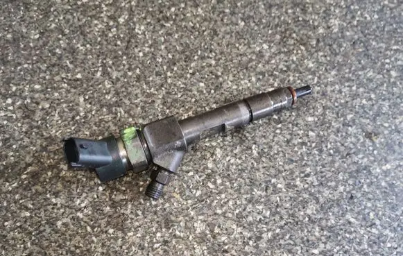 Renault Scenic I Fuel injector 8200100272 0445110110B