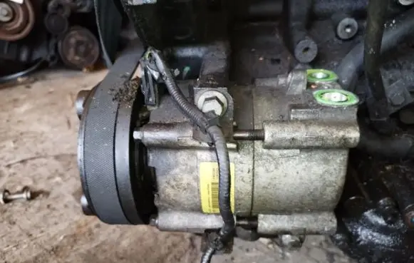 Ford Mondeo Mk III Air conditioning (A/C) compressor (pump) 1S7H15D629EA