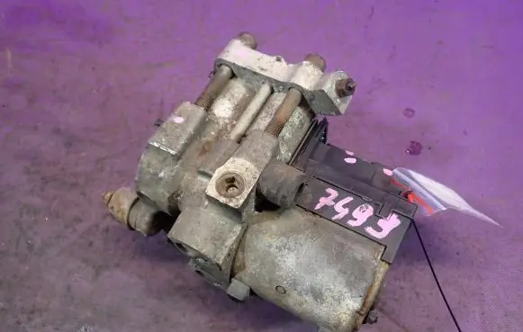 Volkswagen Transporter - Caravelle T4 ABS Pump 701614111
