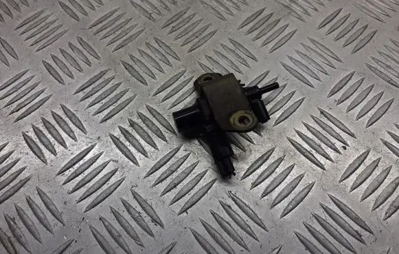 Ford Mondeo Mk III Valve vacuum 1S7G-9J559-BA