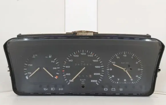 Volkswagen PASSAT B3 Speedometer (instrument cluster) 81117621