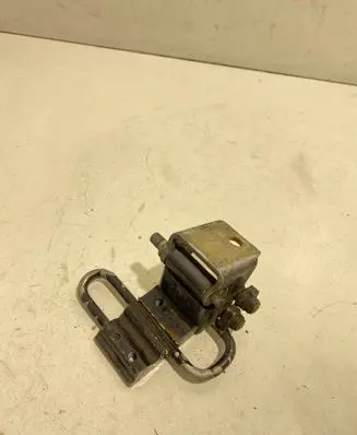 Audi A6 S6 C6 4F Rear door lower hinge 8E0833411