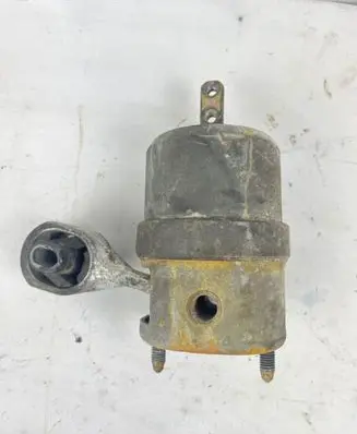 Volkswagen Multivan T4 Engine mount bracket