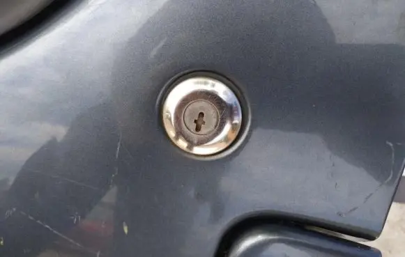 Peugeot Partner Front door lock (next to the handle) 