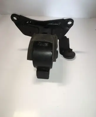 Nissan X-Trail T30 Engine mount bracket