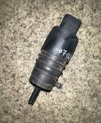 BMW 5 E39 Windscreen/windshield washer pump 67128362154