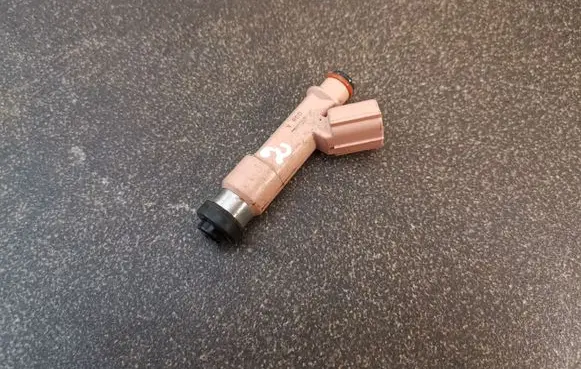 Toyota Yaris Fuel injector 2325021091