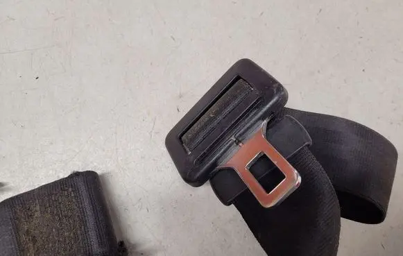 Audi A4 S4 B6 8E 8H Rear seatbelt buckle 561030302C 560977200
