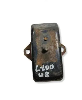 Mitsubishi L200 Engine mount bracket MR992670