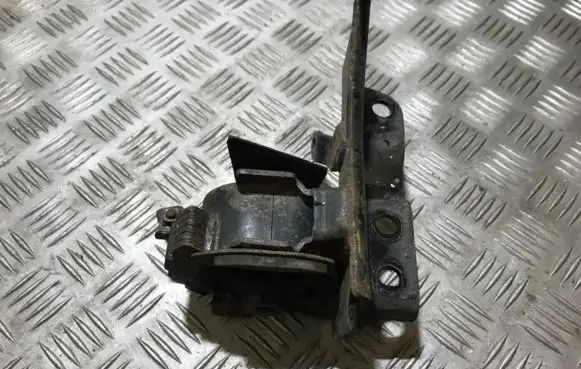 Toyota Avensis T250 Engine mount bracket