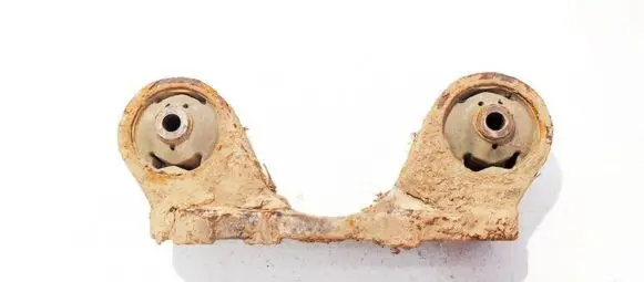Suzuki Grand Vitara II Engine mount bracket