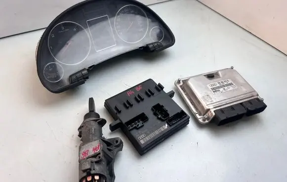 Audi A4 S4 B6 8E 8H Engine control unit/module 038906019CG 28SA5037 0281010406