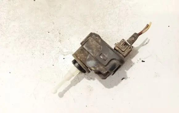 Volkswagen PASSAT B5 Headlight level adjustment motor 00728201