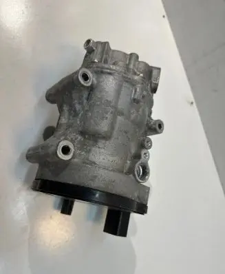 Toyota C-HR I Air conditioning (A/C) compressor (pump) 0424000240 10T20241 ESB20C