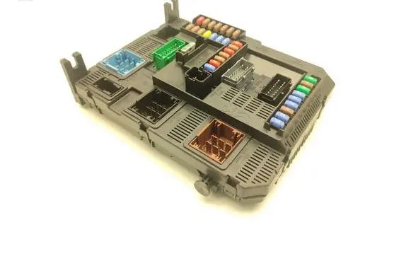Peugeot 208 Fuse module 9807532080