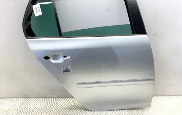 Volkswagen Golf V Rear door LA7W