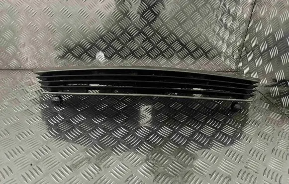 Renault Laguna II Front bumper upper radiator grill 42114