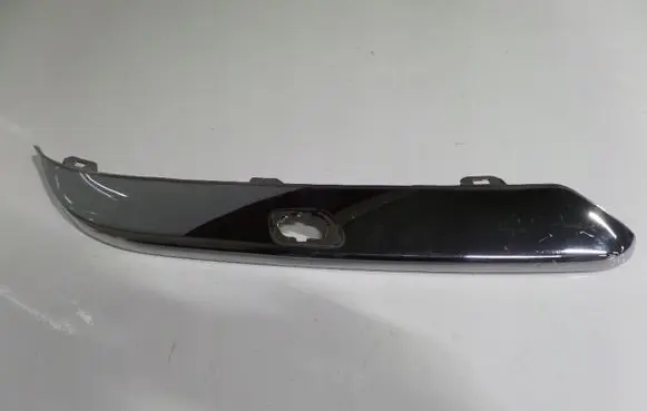 Chrysler 300 - 300C Front bumper splitter molding 04805938AA