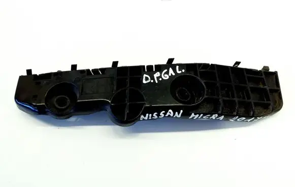 Rear bumper mounting bracket