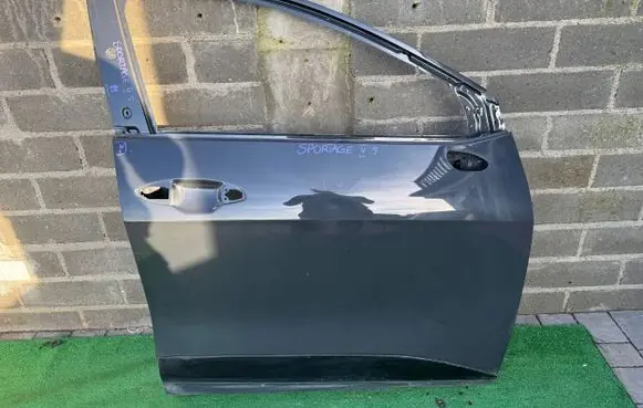KIA Sportage Front door