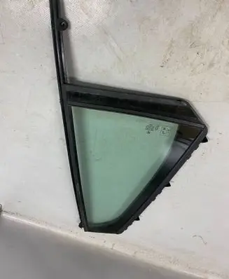 BMW X5 G05 Rear vent window glass 742871211 7428712