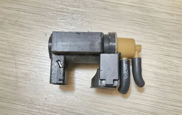 Volvo XC90 Turbo solenoid valve 31339808 16T130 70466400