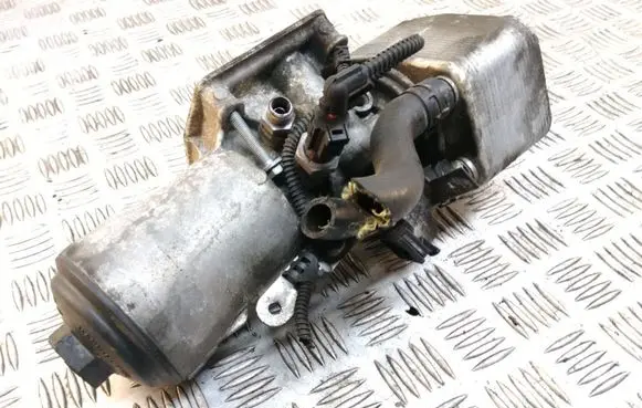 Volkswagen PASSAT B6 Oil filter mounting bracket 05115389K