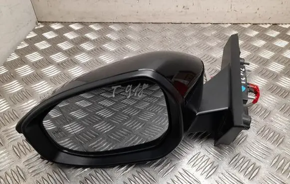 Toyota Prius (XV60) Front door electric wing mirror E4046191