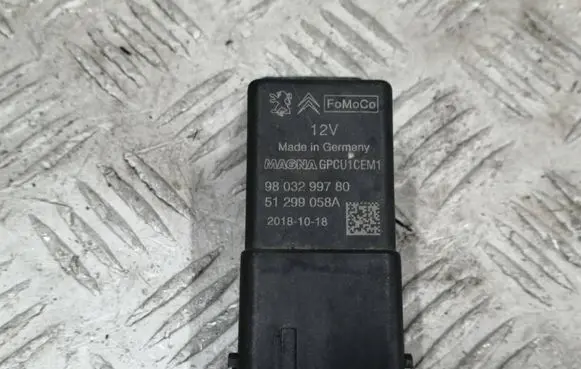Opel Crossland X Glow plug pre-heat relay 9803299780 20181018