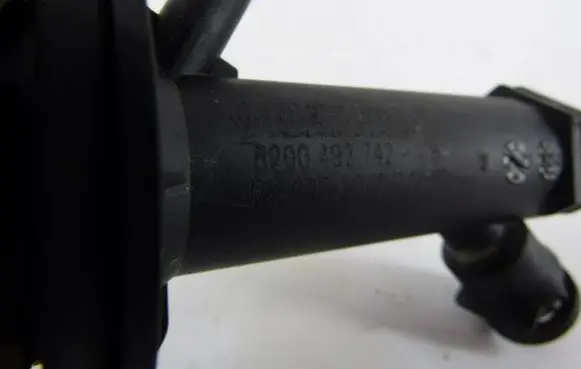 Renault Kangoo II Clutch master cylinder 8200492742B