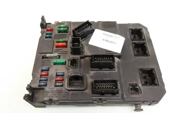 Peugeot Partner Central body control module 9650584780 S118085120B
