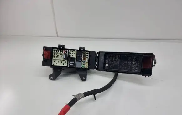 Jaguar F-Pace Fuse box set M8a214a076aa