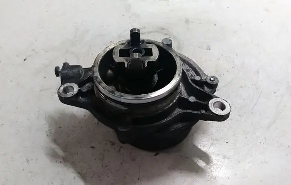 BMW 3 E90 E91 Vacuum pump 779123204 700437012