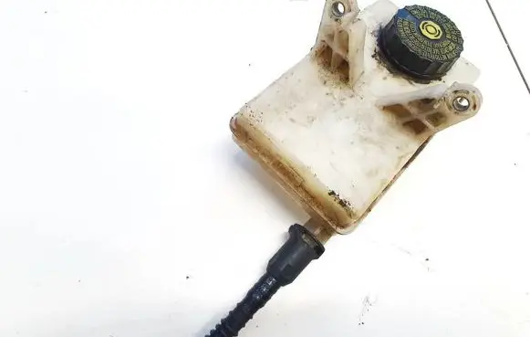 Brake fluid reservoir