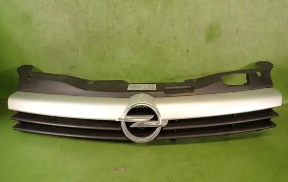 Opel Astra H Front bumper upper radiator grill 13108463