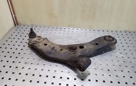 Toyota RAV 4 (XA30) Front lower control arm/wishbone