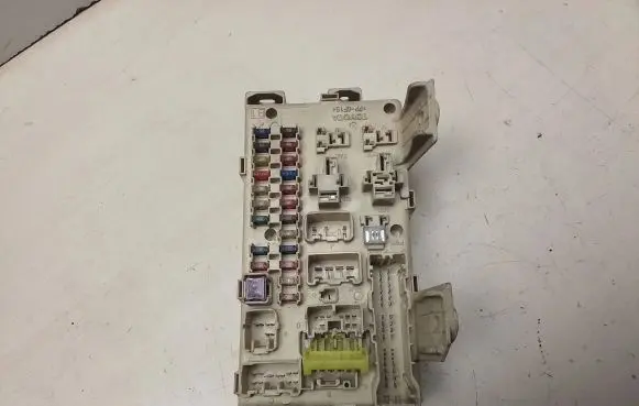 Toyota Avensis Verso Fuse module 8922144030
